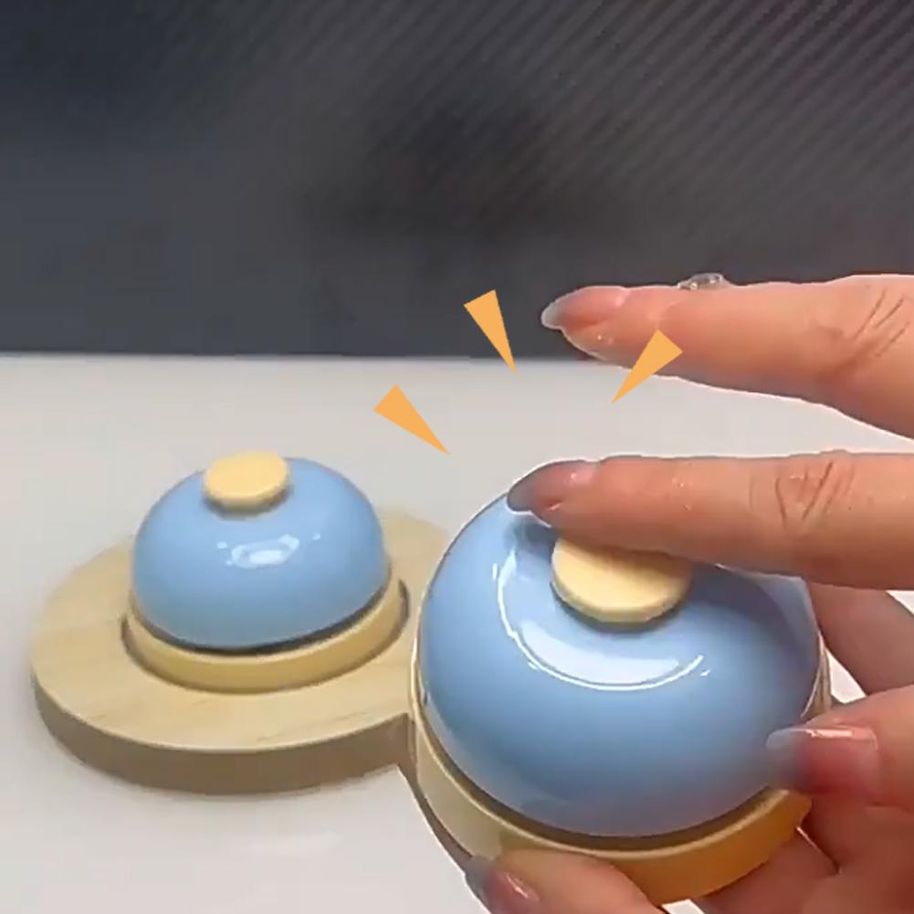 Cloche pressée à la main, joue - Board Game Economy avis et prix